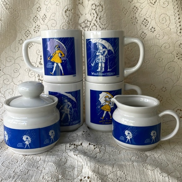 Morton Salt Set Advertising “When It Rains It pours” - Picture 1 of 8